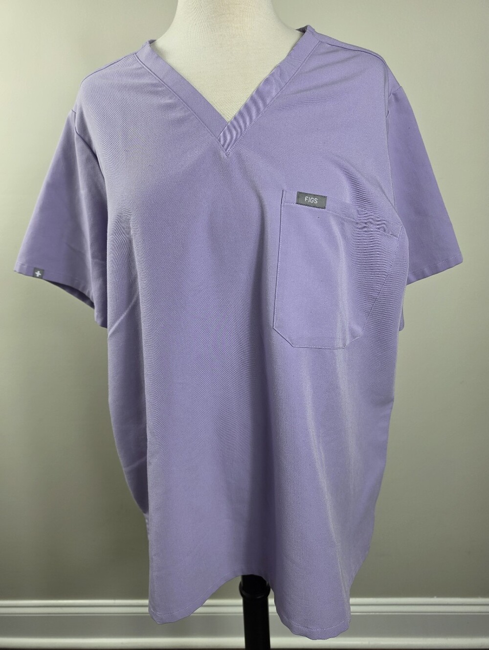 FIGS Catarina One-Pocket V-Neck Short Sleeve Scrub Top